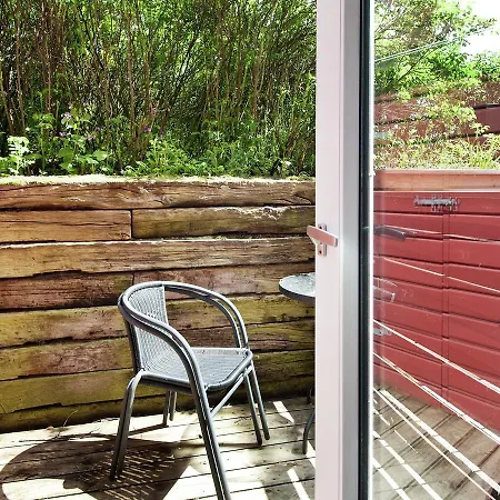 Two-bedroom Holiday In 8 Holiday home *